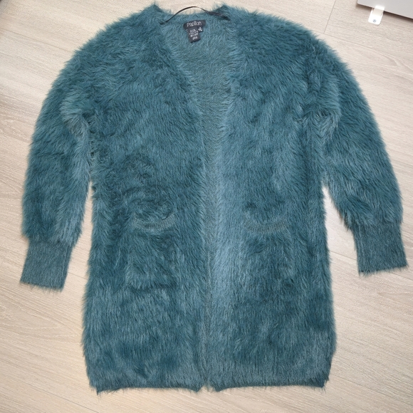 Papillon Fuzzy Cardigan Size M - Picture 3 of 10